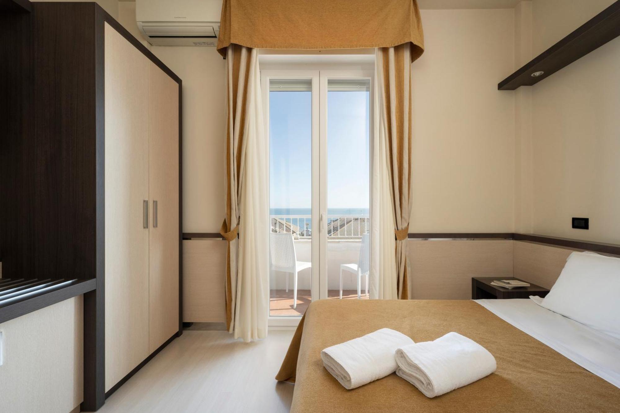 Hotel Mondial Porto Recanati Exterior foto