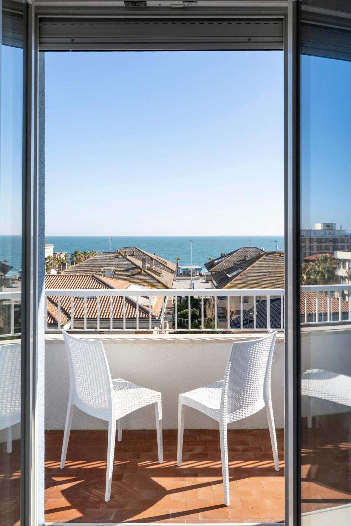Hotel Mondial Porto Recanati Exterior foto