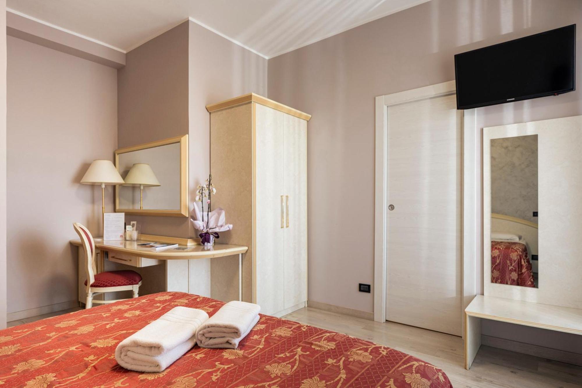 Hotel Mondial Porto Recanati Exterior foto
