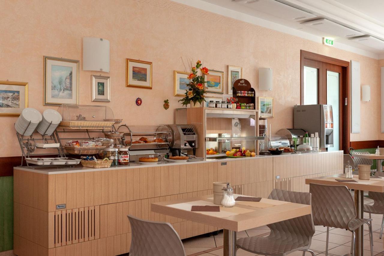 Hotel Mondial Porto Recanati Exterior foto